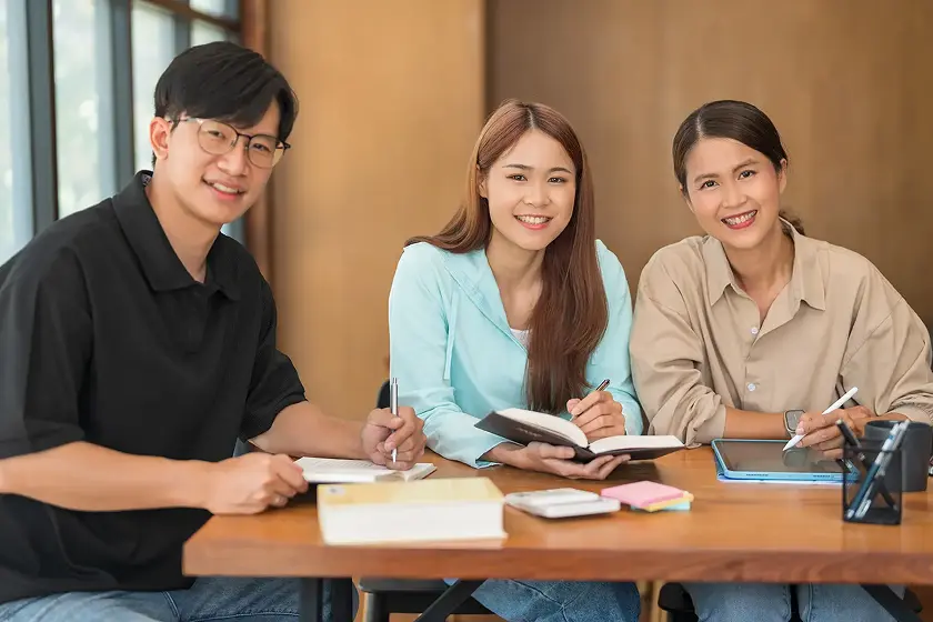 先生が3人の写真